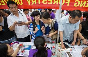 高校招生咨詢忙