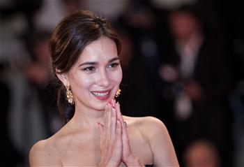 盧靖姍亮相影片《求閒者》首映紅毯