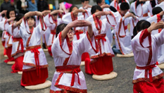 南京孩童著漢服行古禮拜師傳孝道